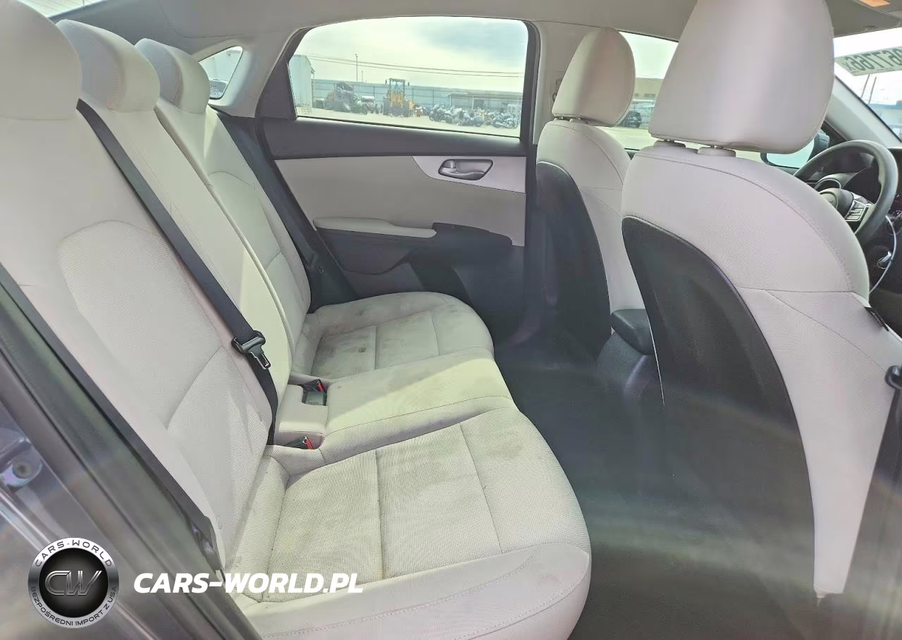 2022 Kia Forte Lxs VIN:3KPF24AD5NE481911 - 10