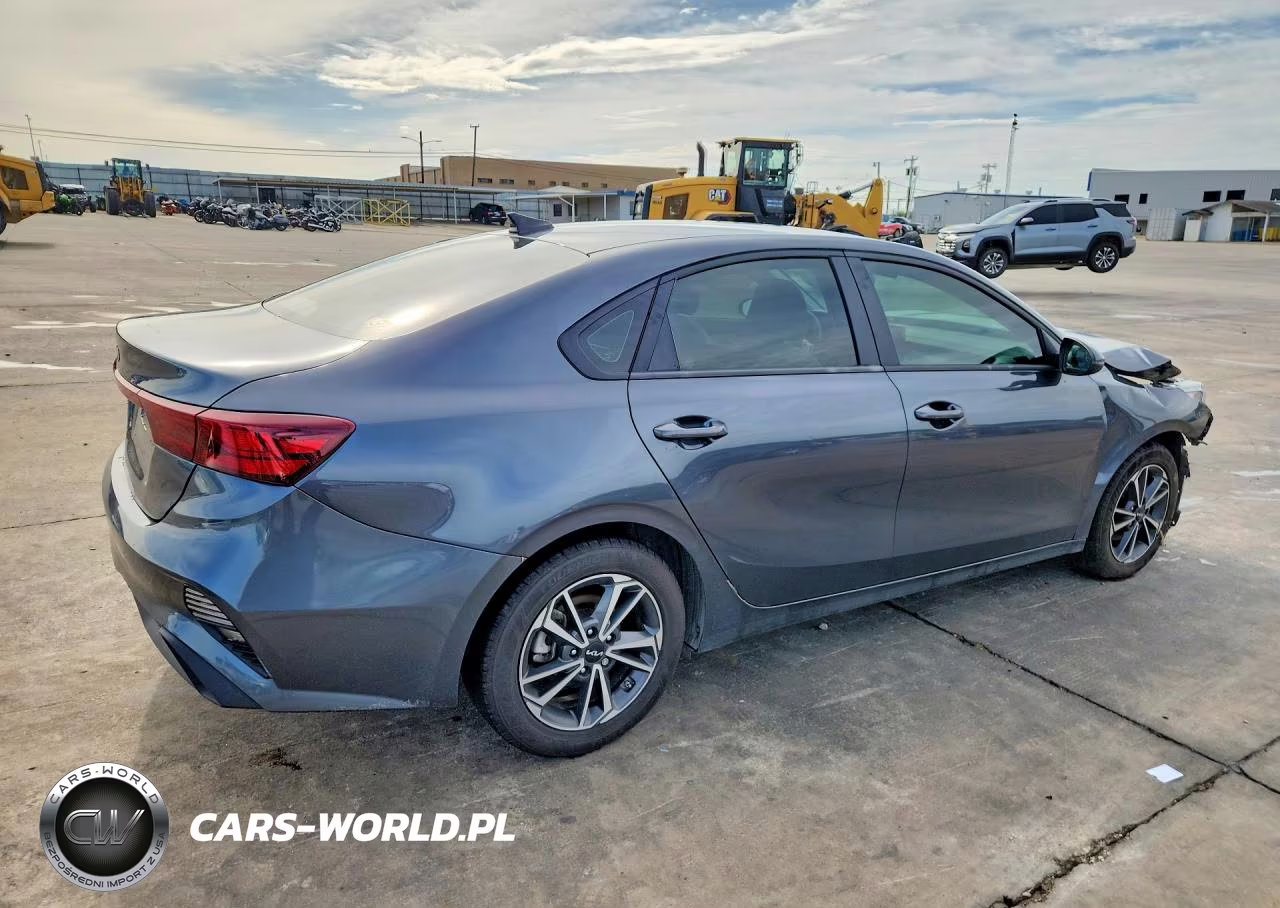 2022 Kia Forte Lxs VIN:3KPF24AD5NE481911 - 3