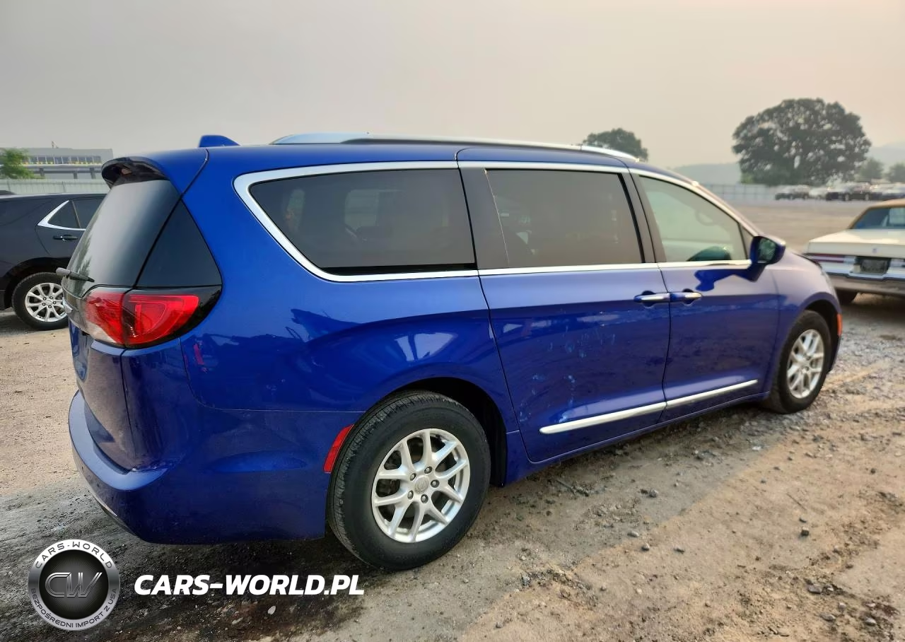 2020 Chrysler Pacifica Touring L VIN:2C4RC1BG6LR279303 - 3