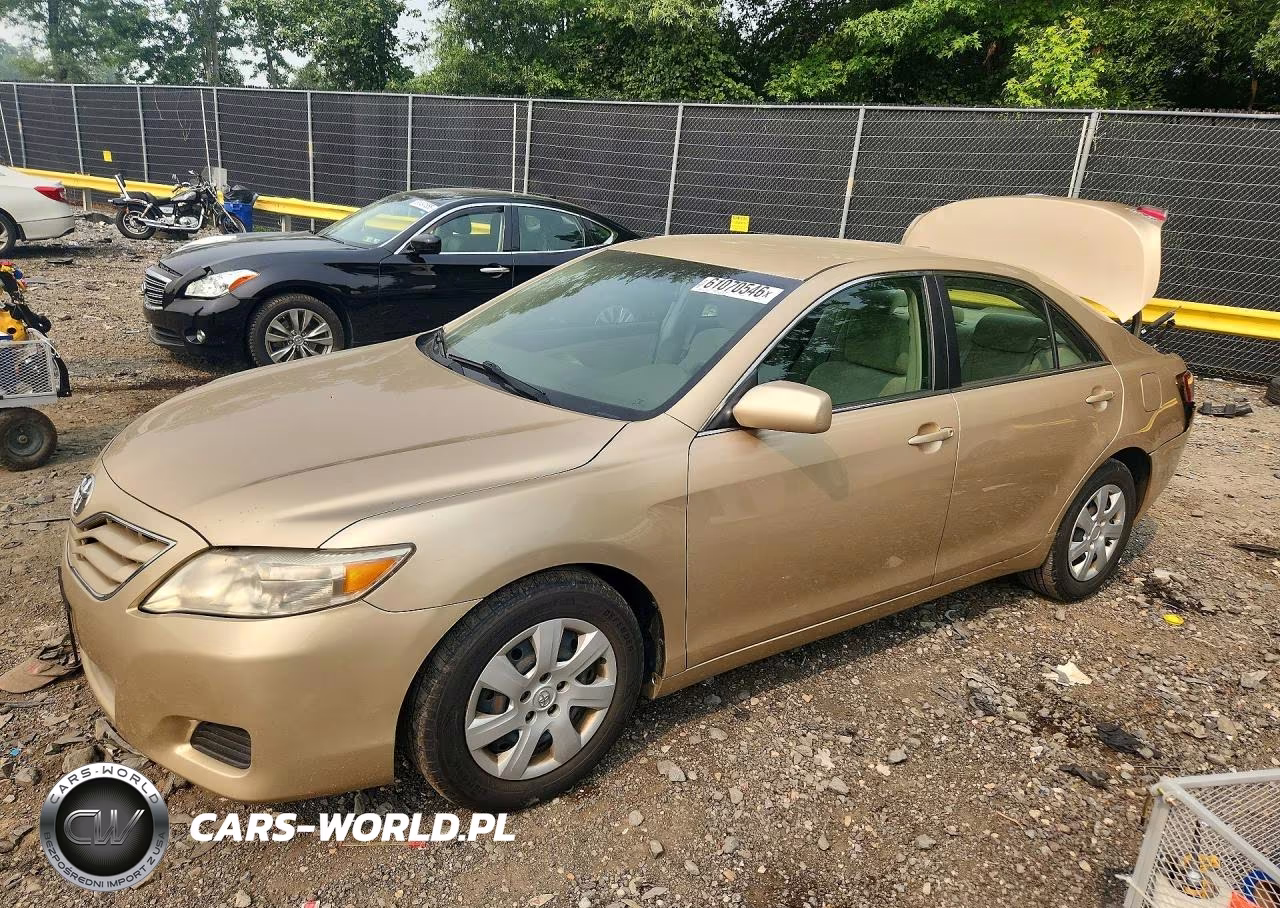 2010 Toyota Camry Le – zdjęcie 1 z 12