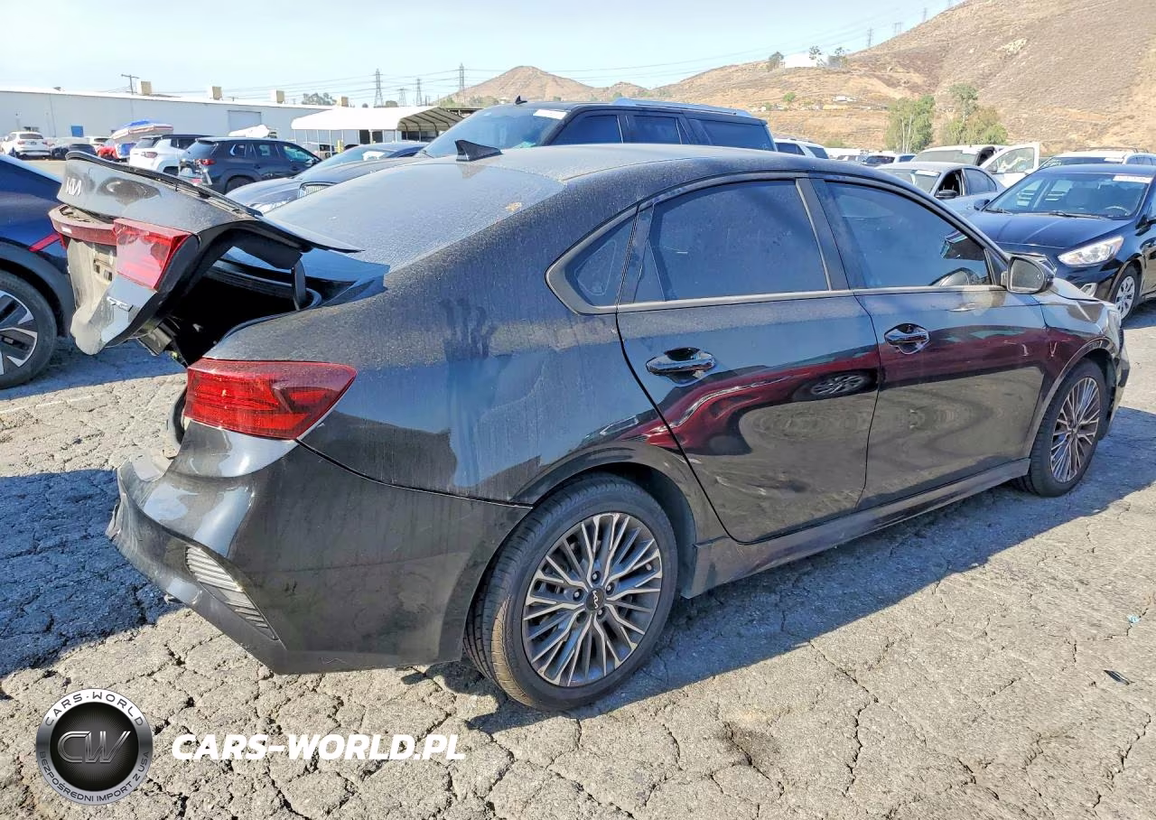 2022 Kia Forte Gt Line VIN:3KPF54ADXNE442139 - 3