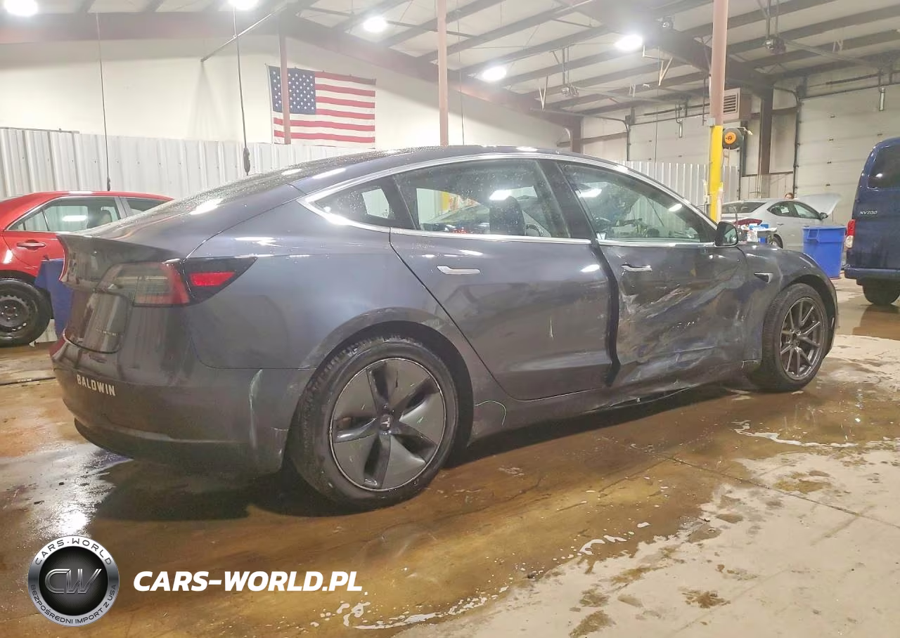 2018 Tesla Model 3 VIN:5YJ3E1EB5JF104131 - 3