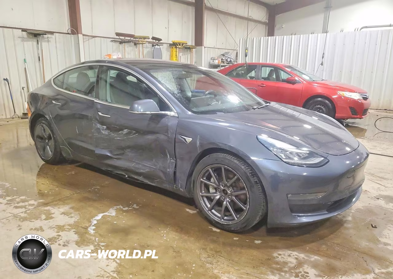 2018 Tesla Model 3 VIN:5YJ3E1EB5JF104131 - 4