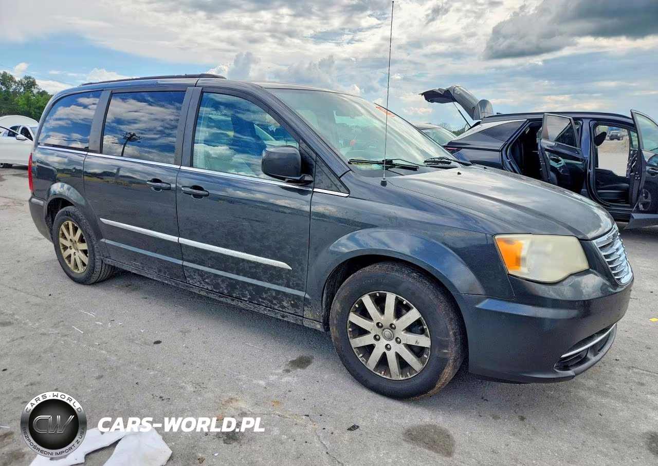 2011 Chrysler Town & Country Touring L VIN:2A4RR8DG0BR676230 - 4