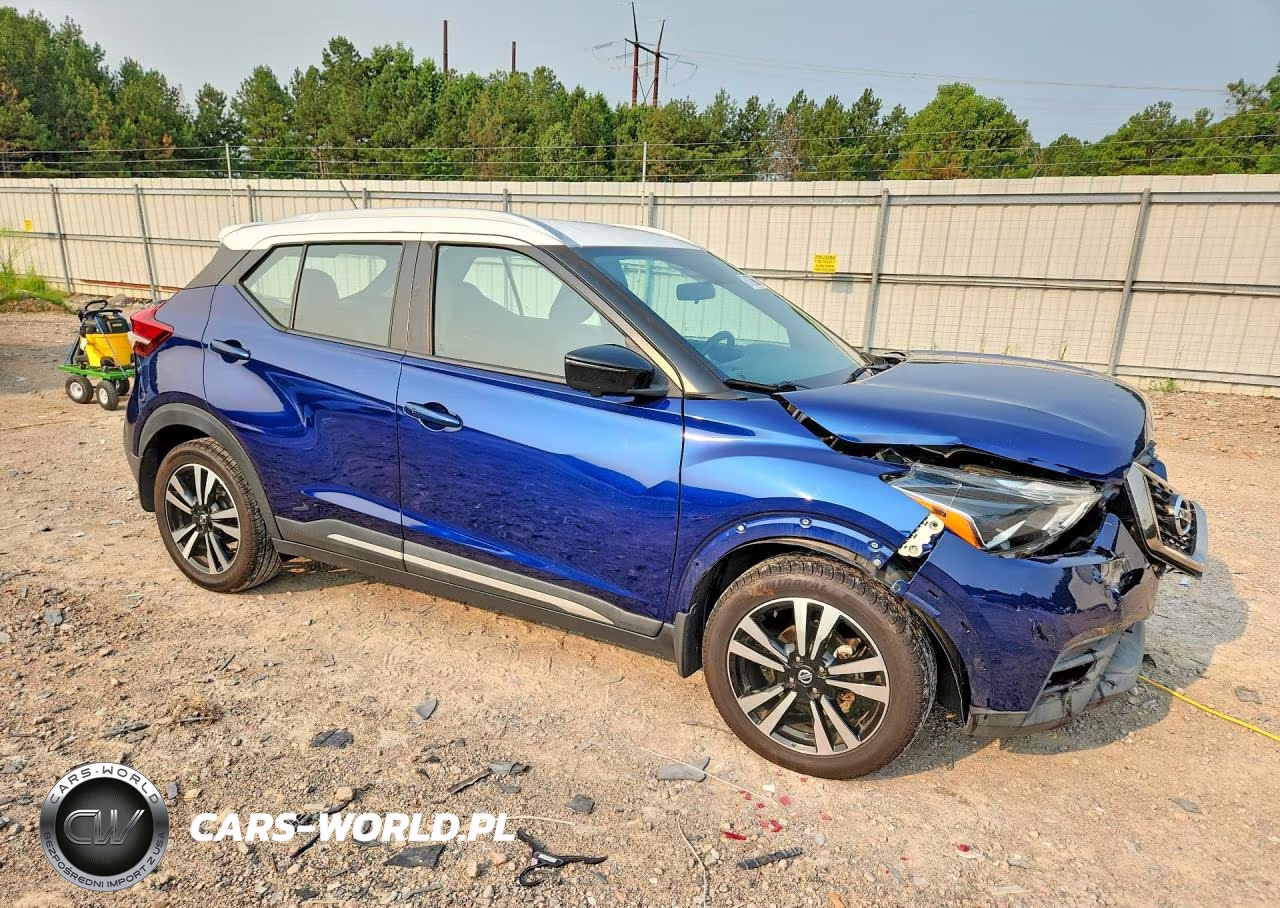 2019 Nissan Kicks Sr VIN:3N1CP5CUXKL561237 - 4