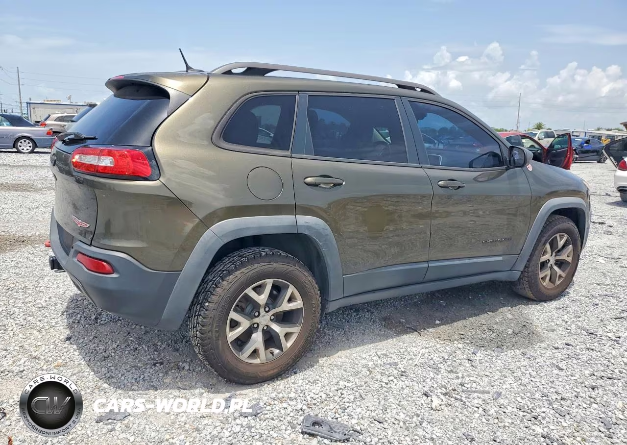 2015 Jeep Cherokee Trailhawk VIN:1C4PJMBS6FW717025 - 3