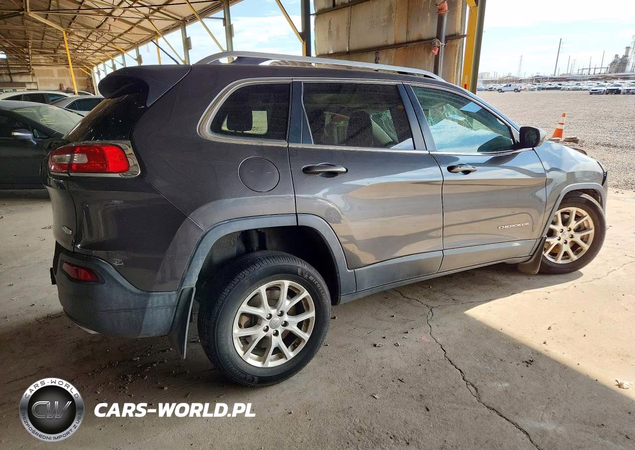 2015 Jeep Cherokee Latitude VIN:1C4PJMCS9FW619928 - 3