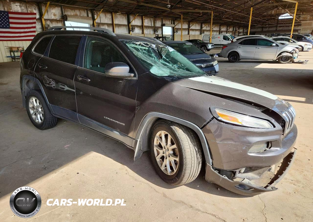 2015 Jeep Cherokee Latitude VIN:1C4PJMCS9FW619928 - 4