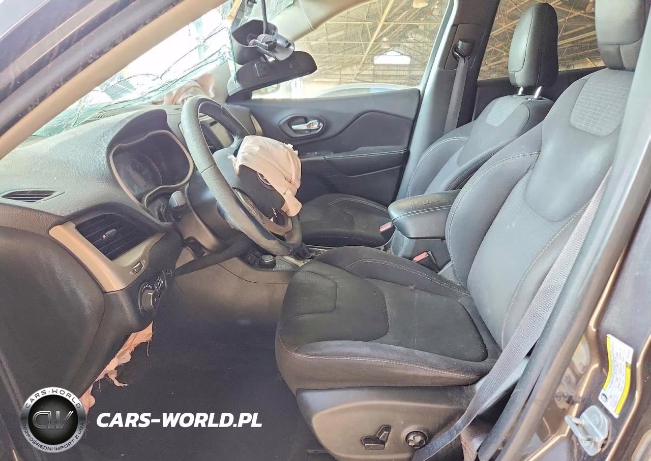 2015 Jeep Cherokee Latitude VIN:1C4PJMCS9FW619928 - 7