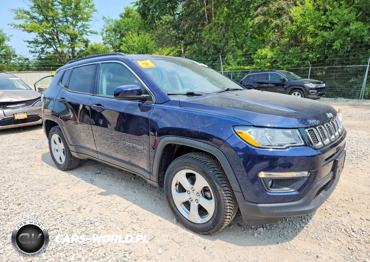2019 Jeep Compass Latitude VIN:3C4NJDBB8KT839666 - 4