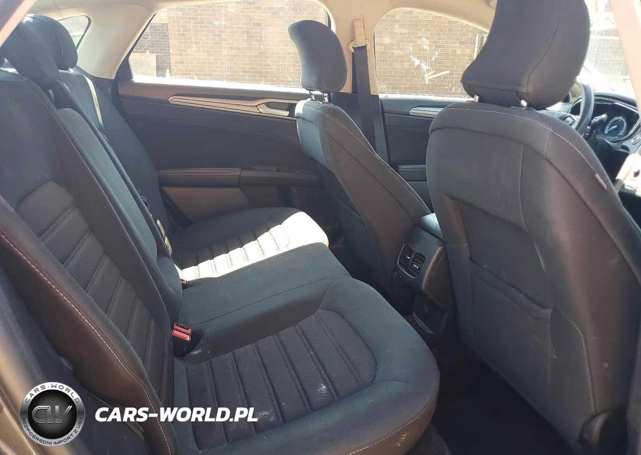 2019 Ford Fusion Se VIN:3FA6P0HD2KR247851 - 10