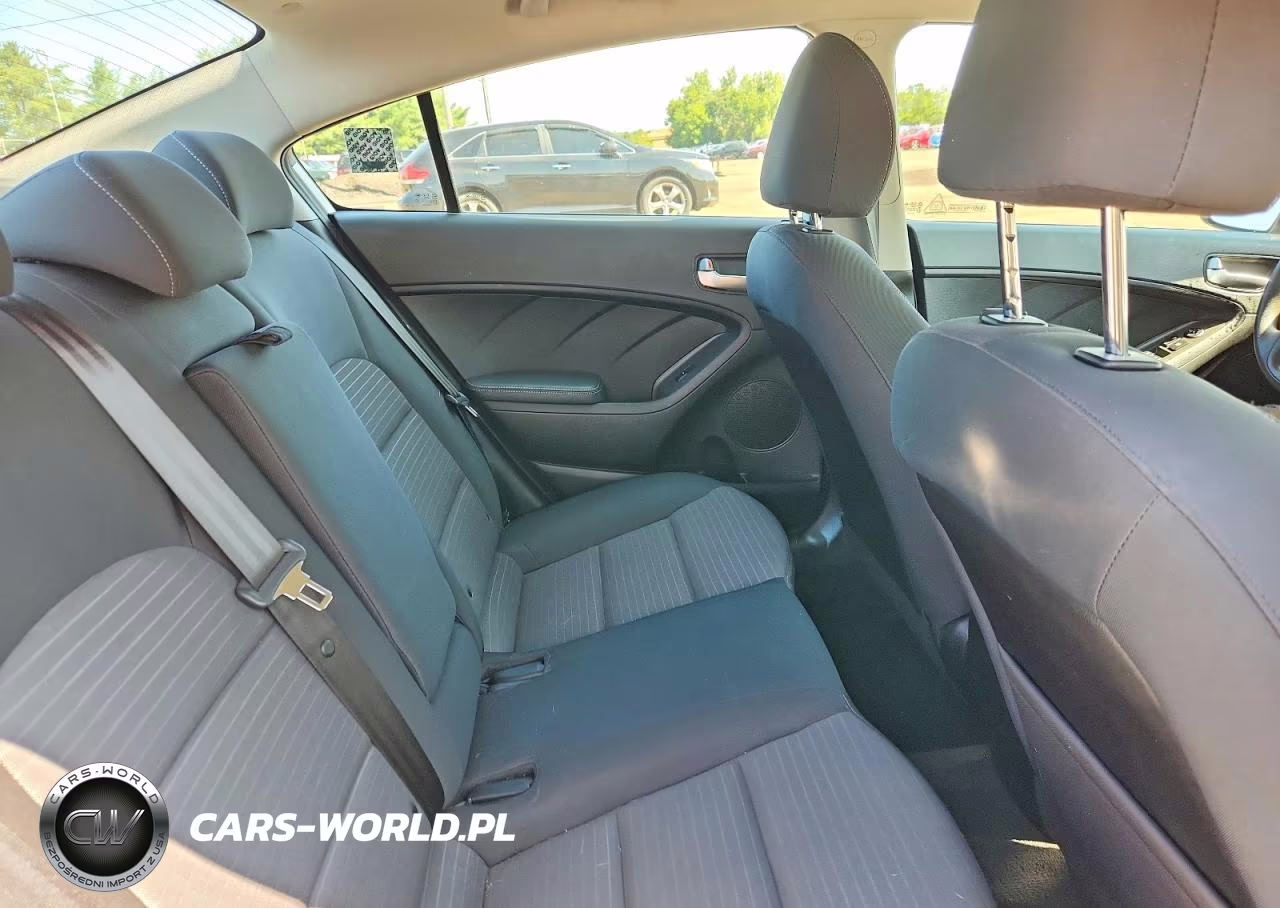 2018 Kia Forte Lx VIN:3KPFL4A7XJE242372 - 10