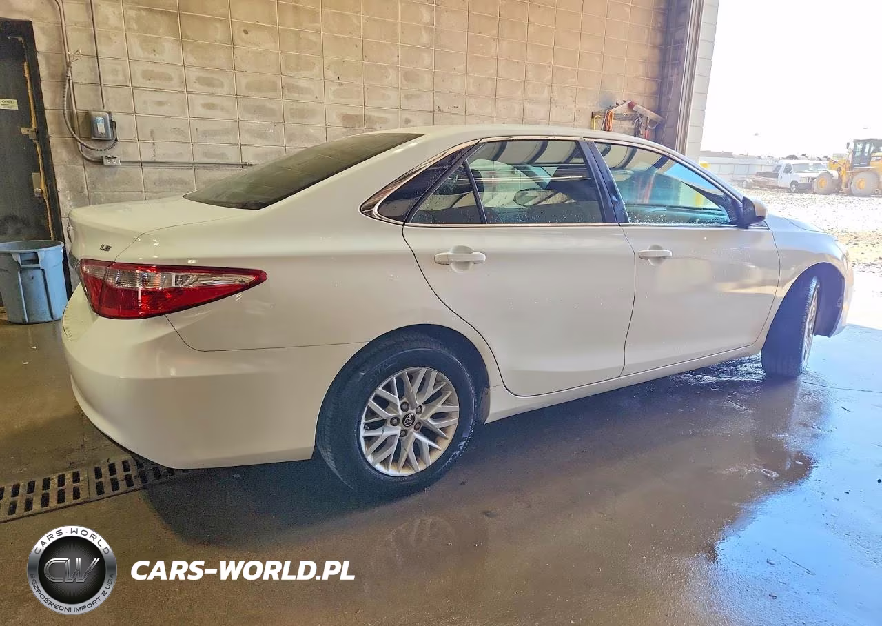 2016 Toyota Camry Le VIN:4T1BF1FK8GU159904 - 3
