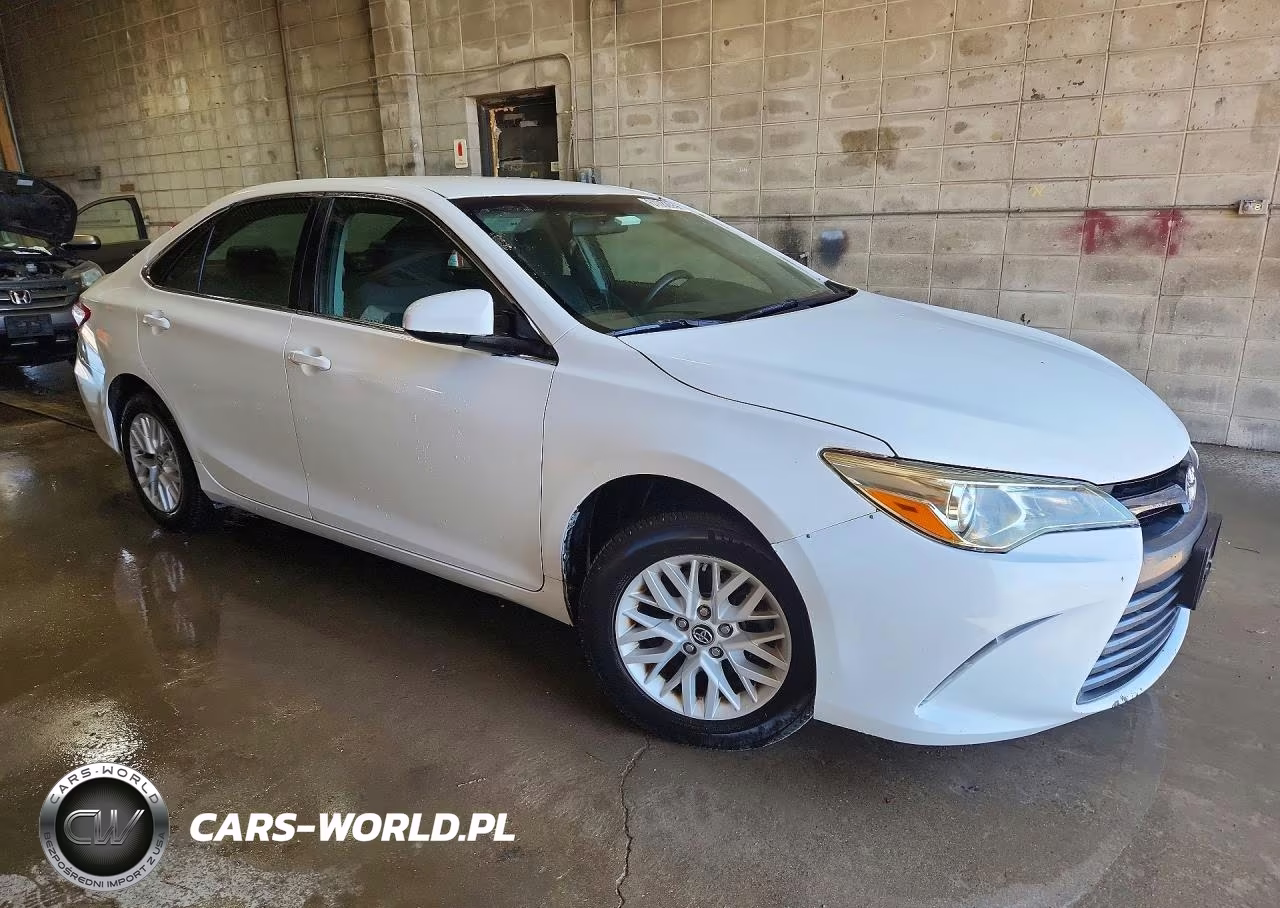 2016 Toyota Camry Le VIN:4T1BF1FK8GU159904 - 4