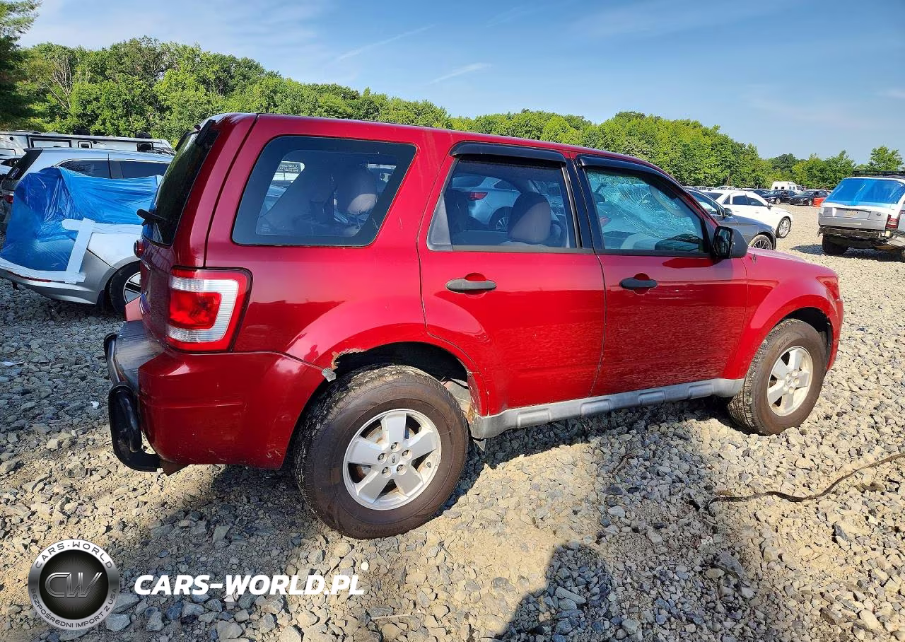 2010 Ford Escape Xls VIN:1FMCU0C75AKA45950 - 3