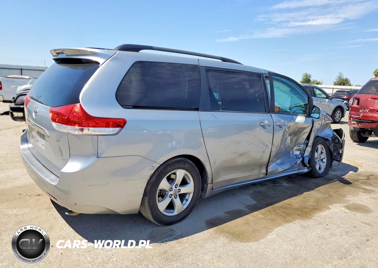 2014 Toyota Sienna Le VIN:5TDKK3DC5ES464236 - 3