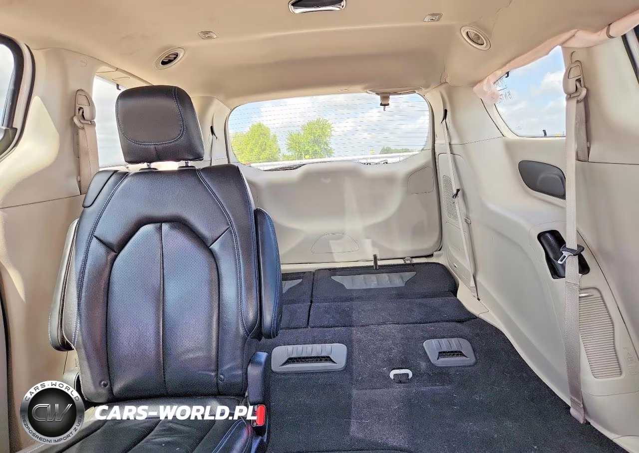 2021 Chrysler Pacifica Touring L VIN:2C4RC1BG9MR603877 - 10