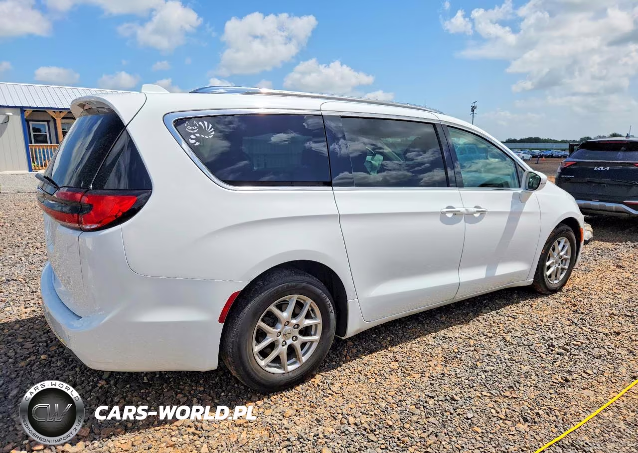 2021 Chrysler Pacifica Touring L VIN:2C4RC1BG9MR603877 - 3