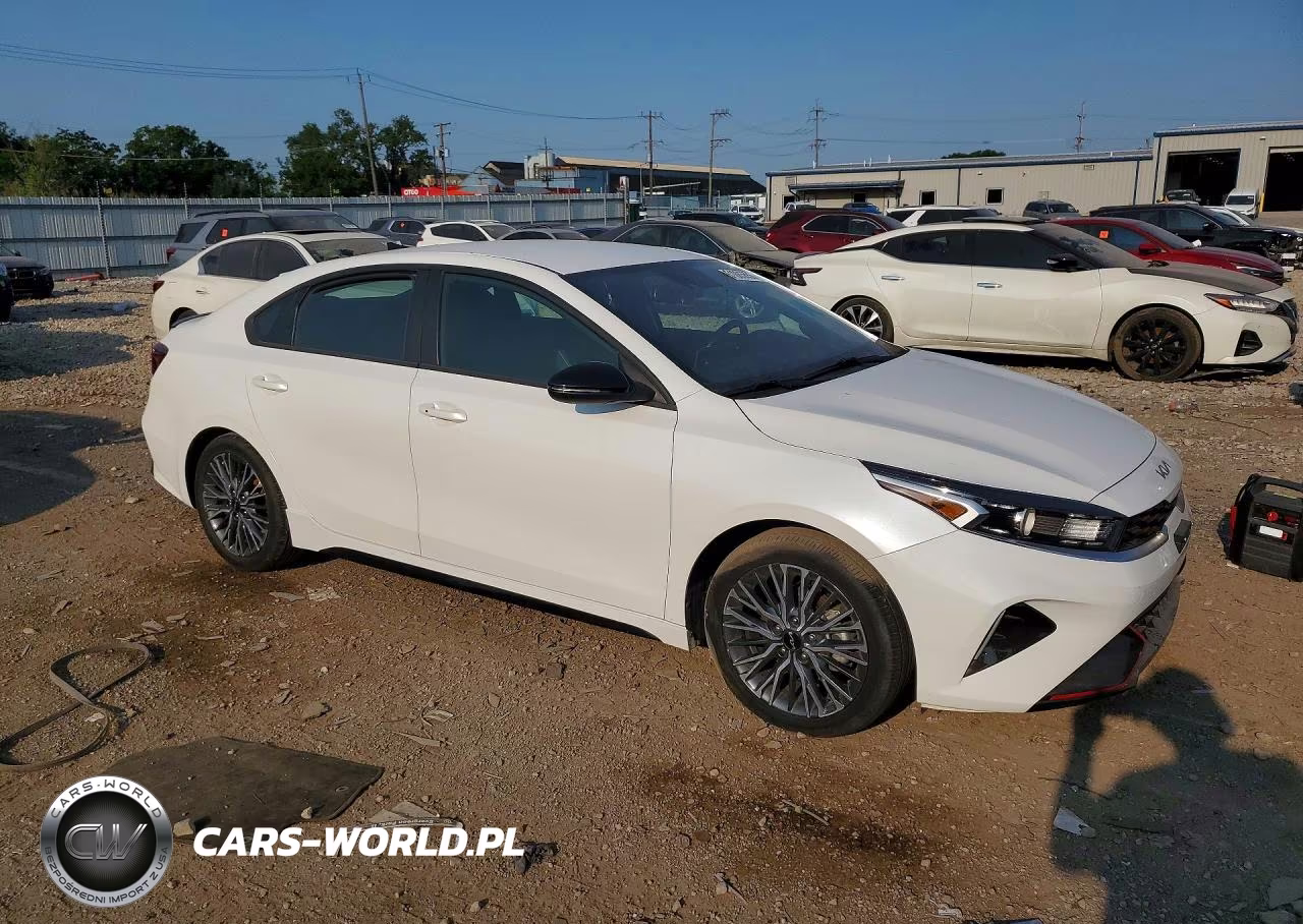 2023 Kia Forte Gt Line VIN:3KPF54AD1PE653605 - 4