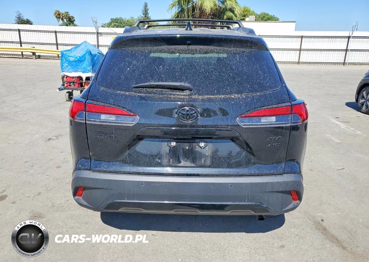 2022 Toyota Corolla Cross Xle VIN:7MUDAABG8NV009618 - 6
