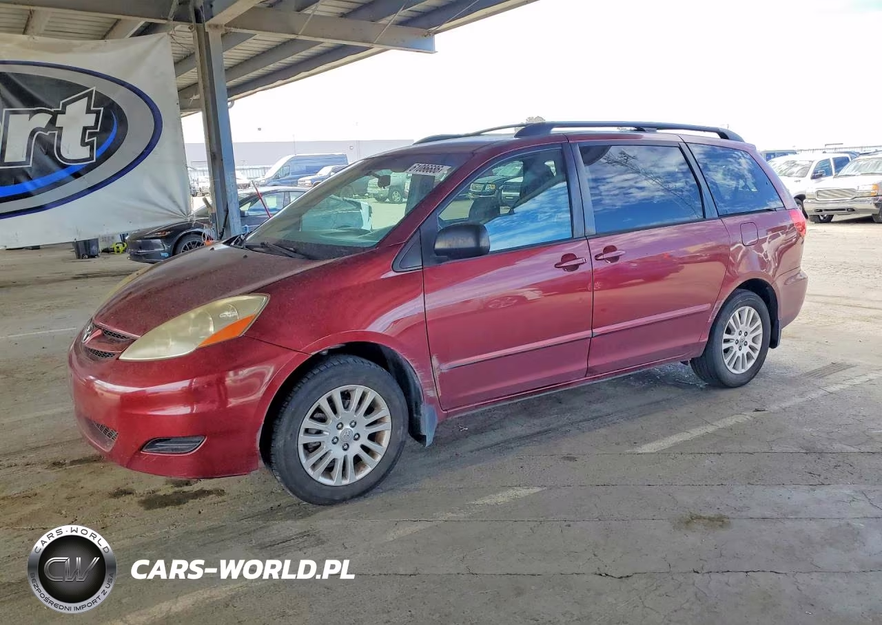 2010 Toyota Sienna Le 7-Passenger – zdjęcie 1 z 13