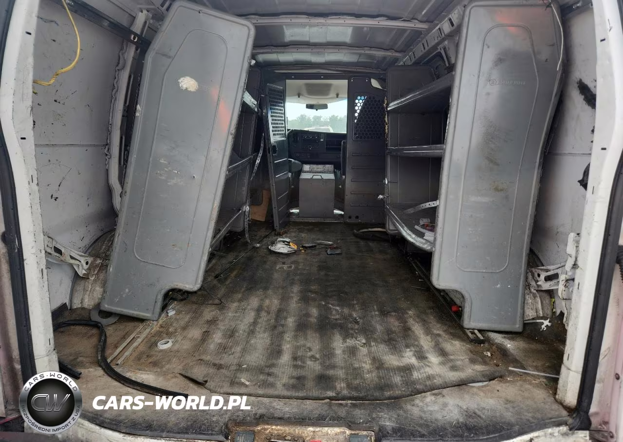 2011 Chevrolet Express G2500 VIN:1GCWGFFAXB1131409 - 10