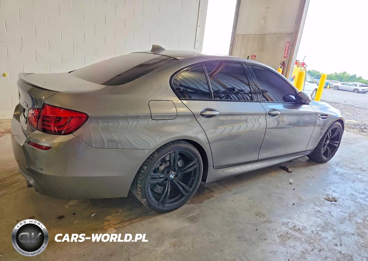 2013 BMW M5 VIN:WBSFV9C54DC773316 - 3
