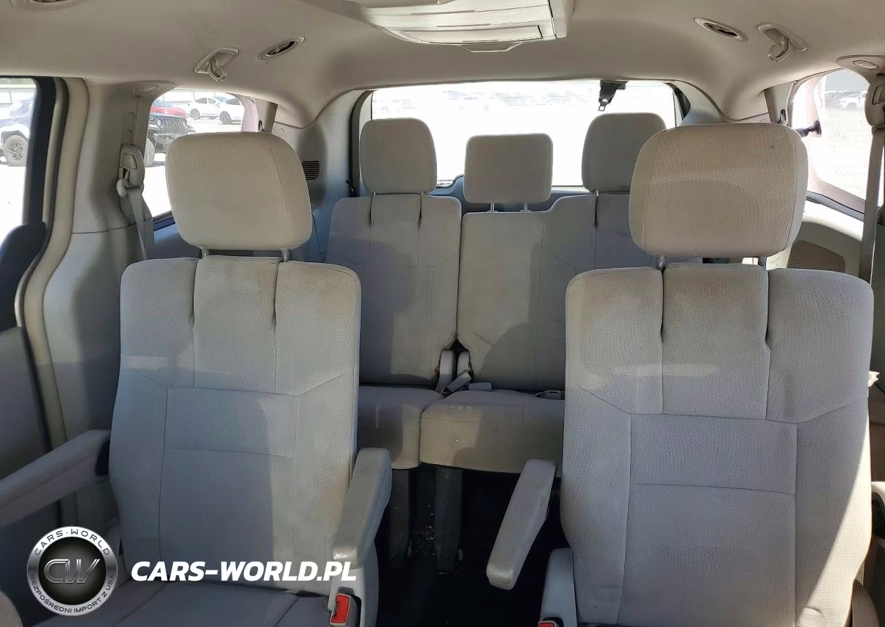 2011 Chrysler Town & Country Touring VIN:2A4RR5DG3BR664815 - 10