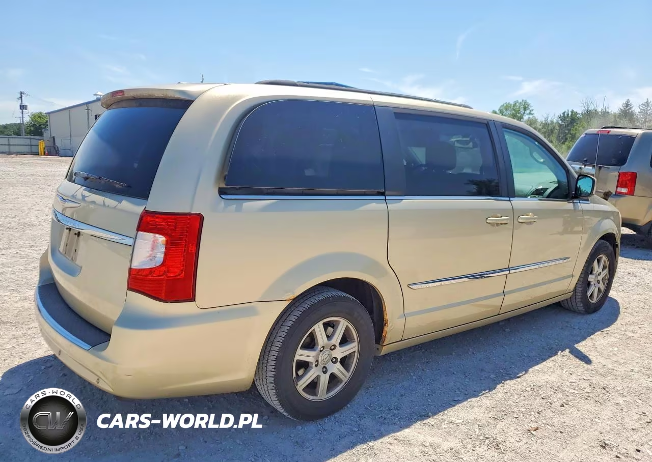 2011 Chrysler Town & Country Touring VIN:2A4RR5DG3BR664815 - 3