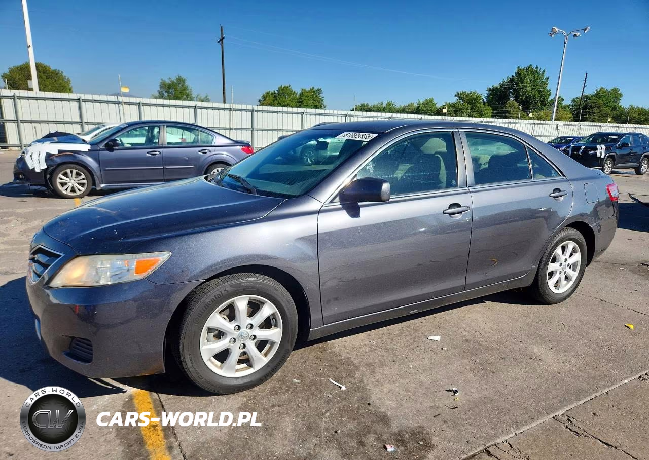 2010 Toyota Camry Le – zdjęcie 1 z 12