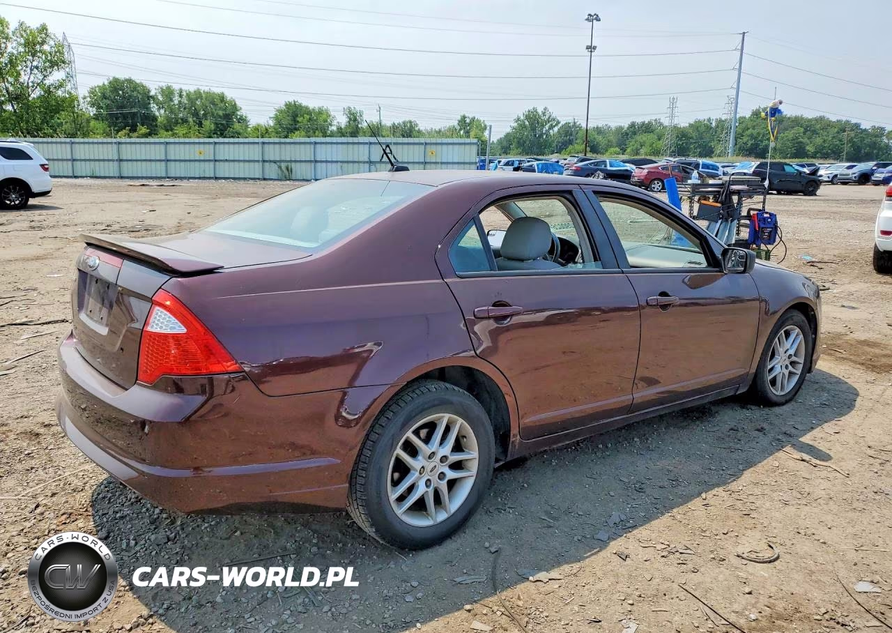 2012 Ford Fusion S VIN:3FAHP0GA8CR143429 - 3