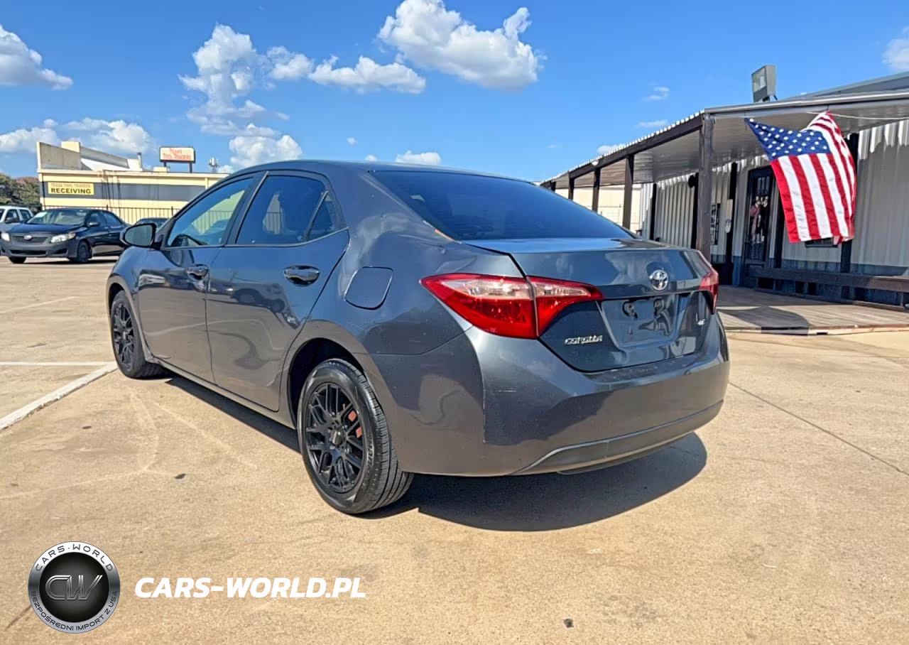2017 Toyota Corolla Le VIN:5YFBURHE7HP640550 - 3