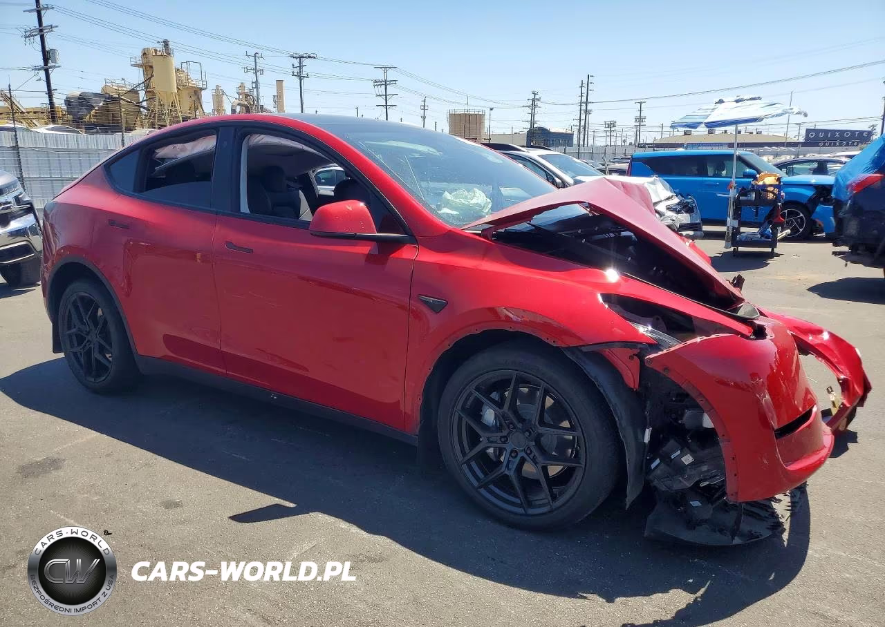 2023 Tesla Model Y VIN:7SAYGDEE4PF762109 - 4