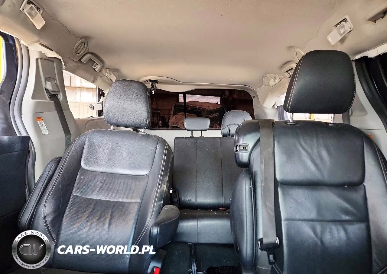 2018 Toyota Sienna Se Premium 8-Passenger VIN:5TDXZ3DC6JS944975 - 10