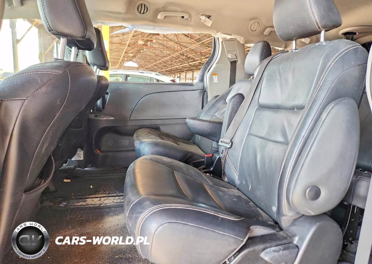 2018 Toyota Sienna Se Premium 8-Passenger VIN:5TDXZ3DC6JS944975 - 11