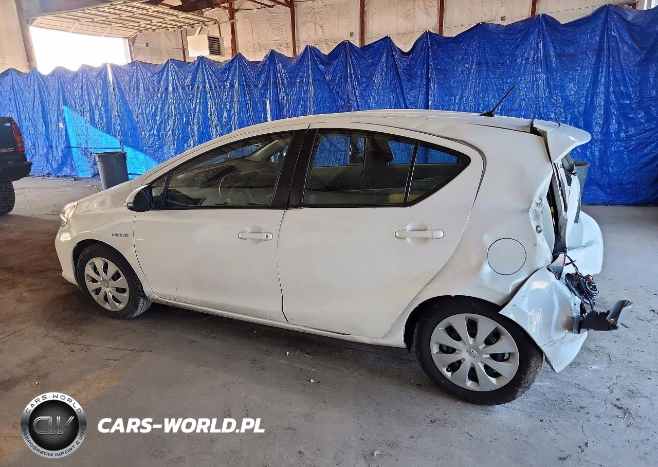 2014 Toyota Prius C Two VIN:JTDKDTB33E1569738 - 2