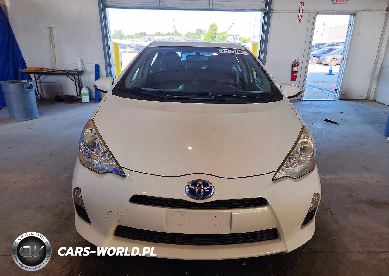 2014 Toyota Prius C Two VIN:JTDKDTB33E1569738 - 5