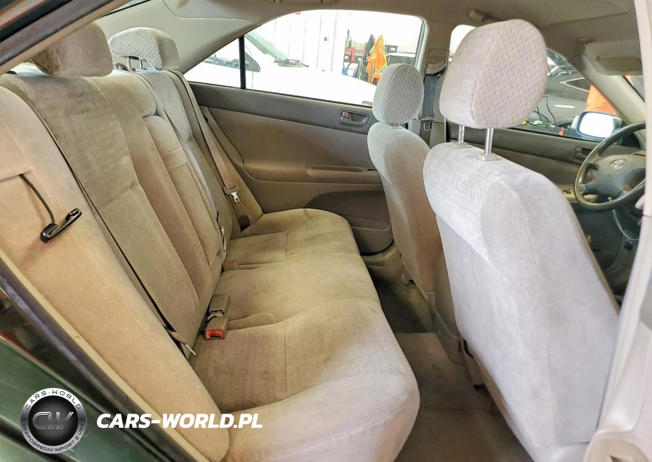 2002 Toyota Camry Le VIN:JTDBE32K820128743 - 10