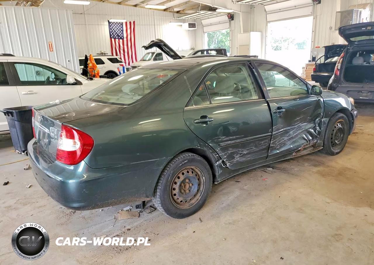 2002 Toyota Camry Le VIN:JTDBE32K820128743 - 3