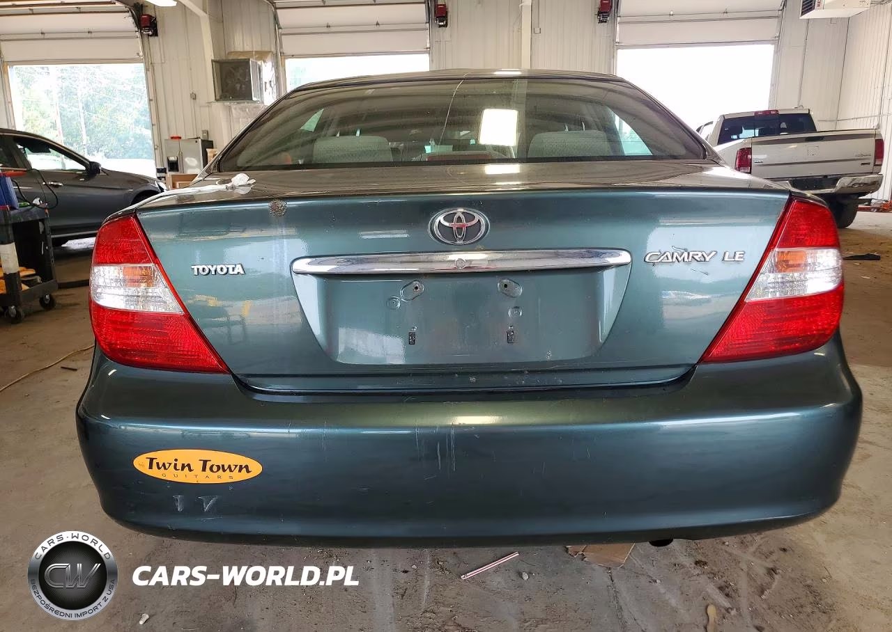 2002 Toyota Camry Le VIN:JTDBE32K820128743 - 6