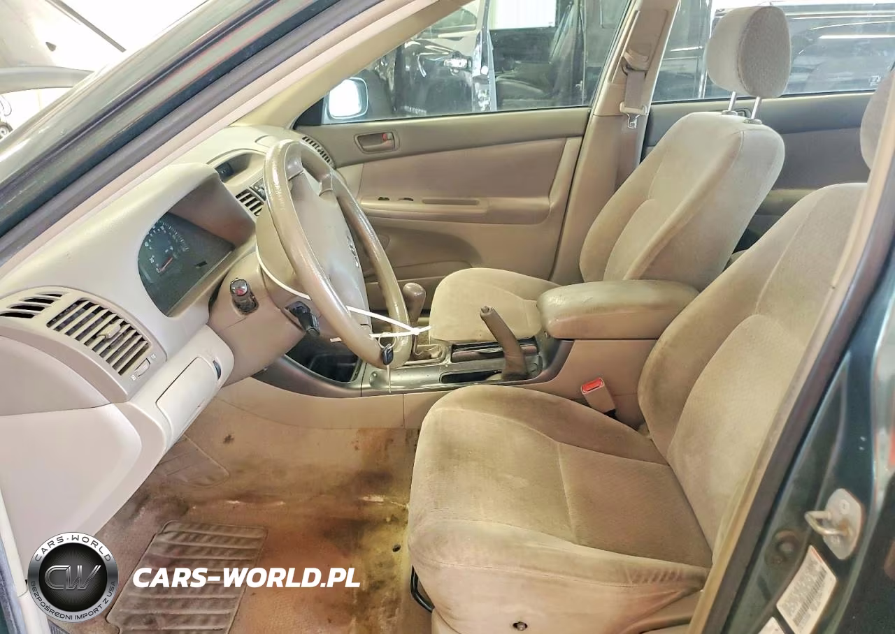 2002 Toyota Camry Le VIN:JTDBE32K820128743 - 7