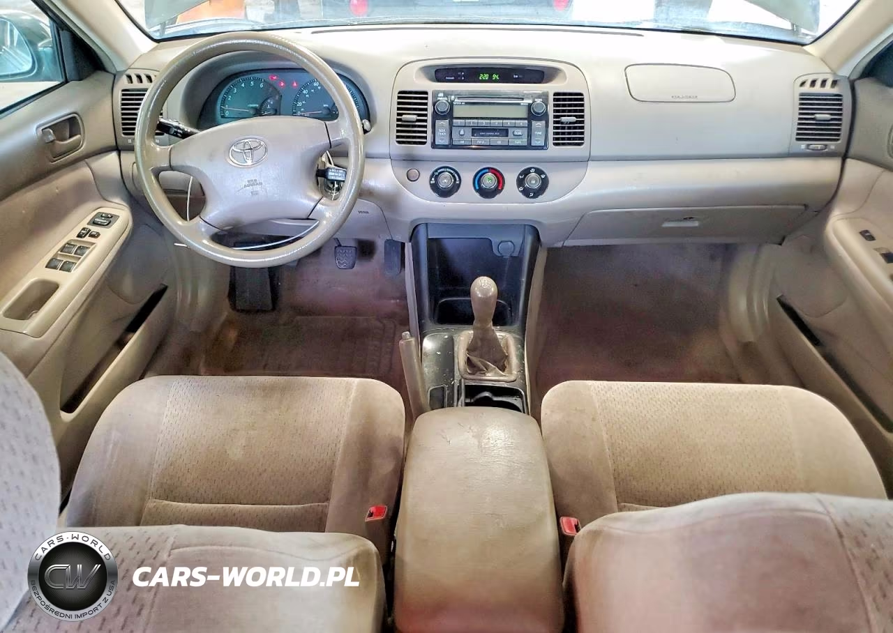 2002 Toyota Camry Le VIN:JTDBE32K820128743 - 8