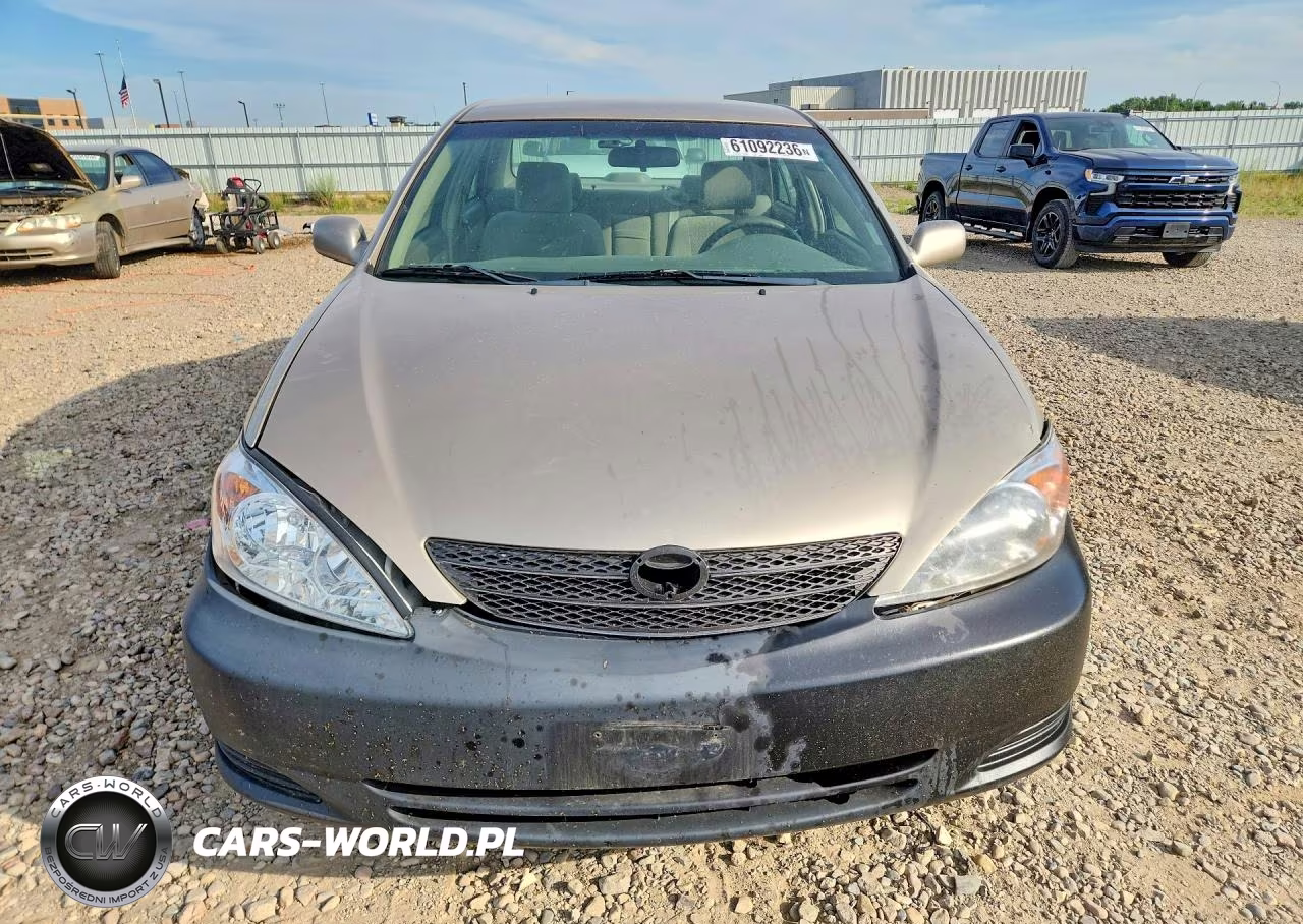 2002 Toyota Camry Le VIN:4T1BE32K12U072343 - 5