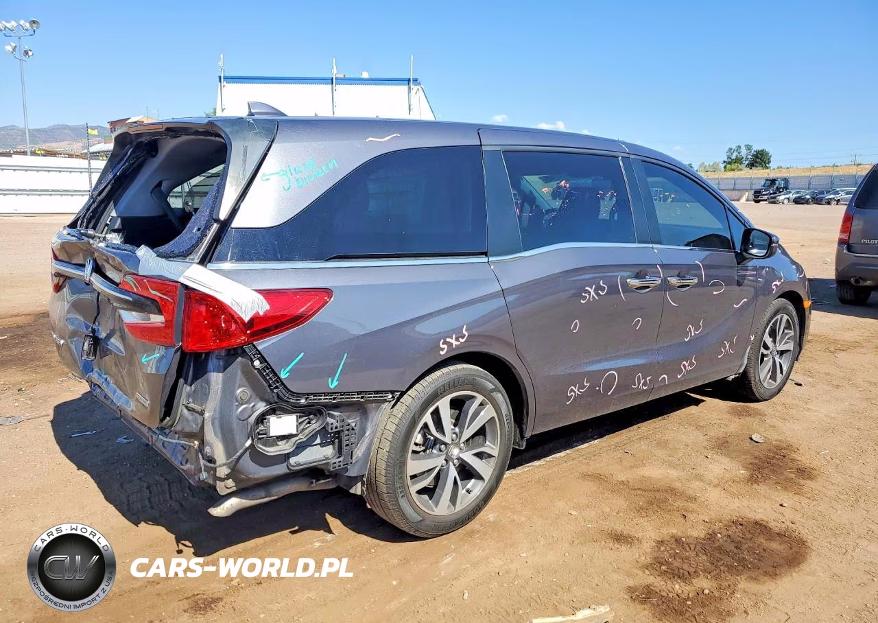 2021 Honda Odyssey Touring VIN:5FNRL6H8XMB033963 - 3