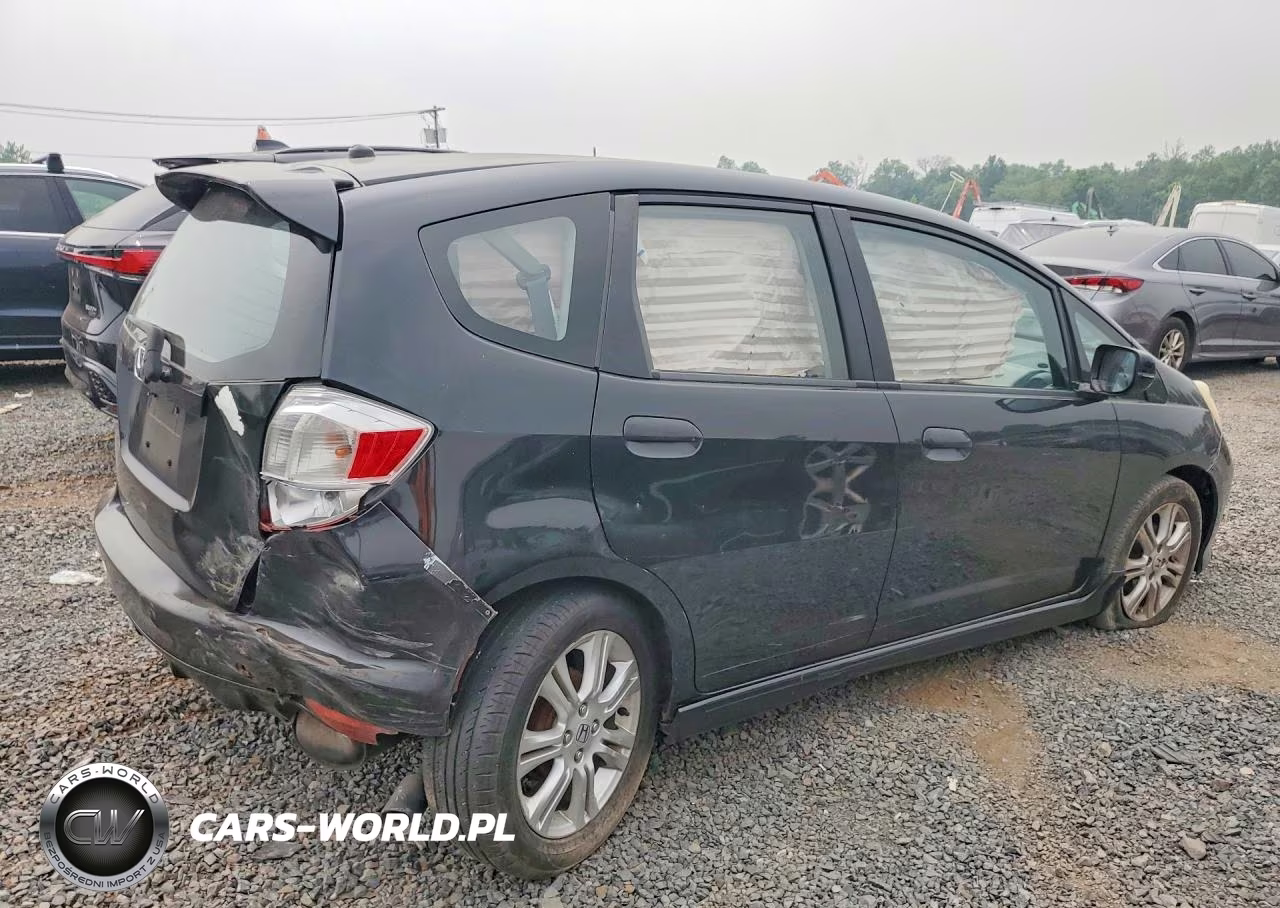 2011 Honda Fit Sport VIN:JHMGE8H54BS004976 - 3