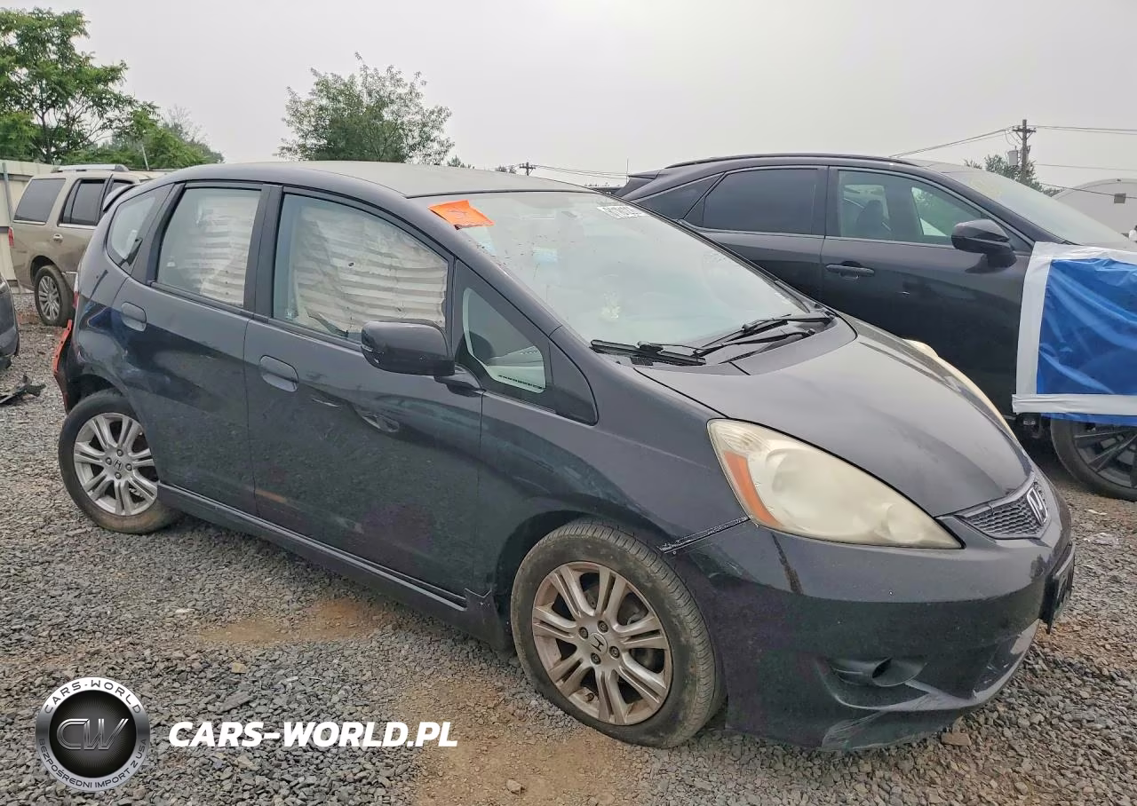 2011 Honda Fit Sport VIN:JHMGE8H54BS004976 - 4