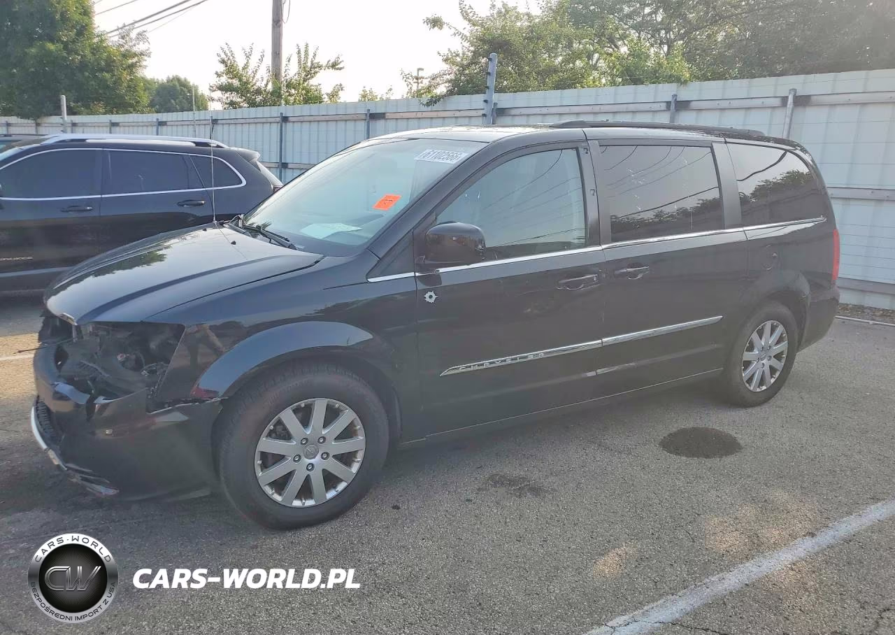 2016 Chrysler Town & Country Touring – zdjęcie 1 z 13