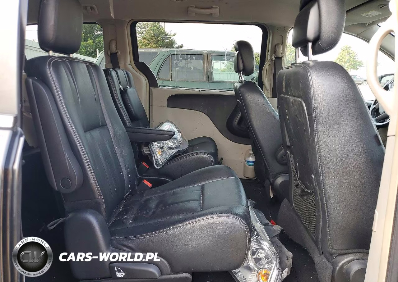 2016 Chrysler Town & Country Touring VIN:2C4RC1BG3GR113097 - 11