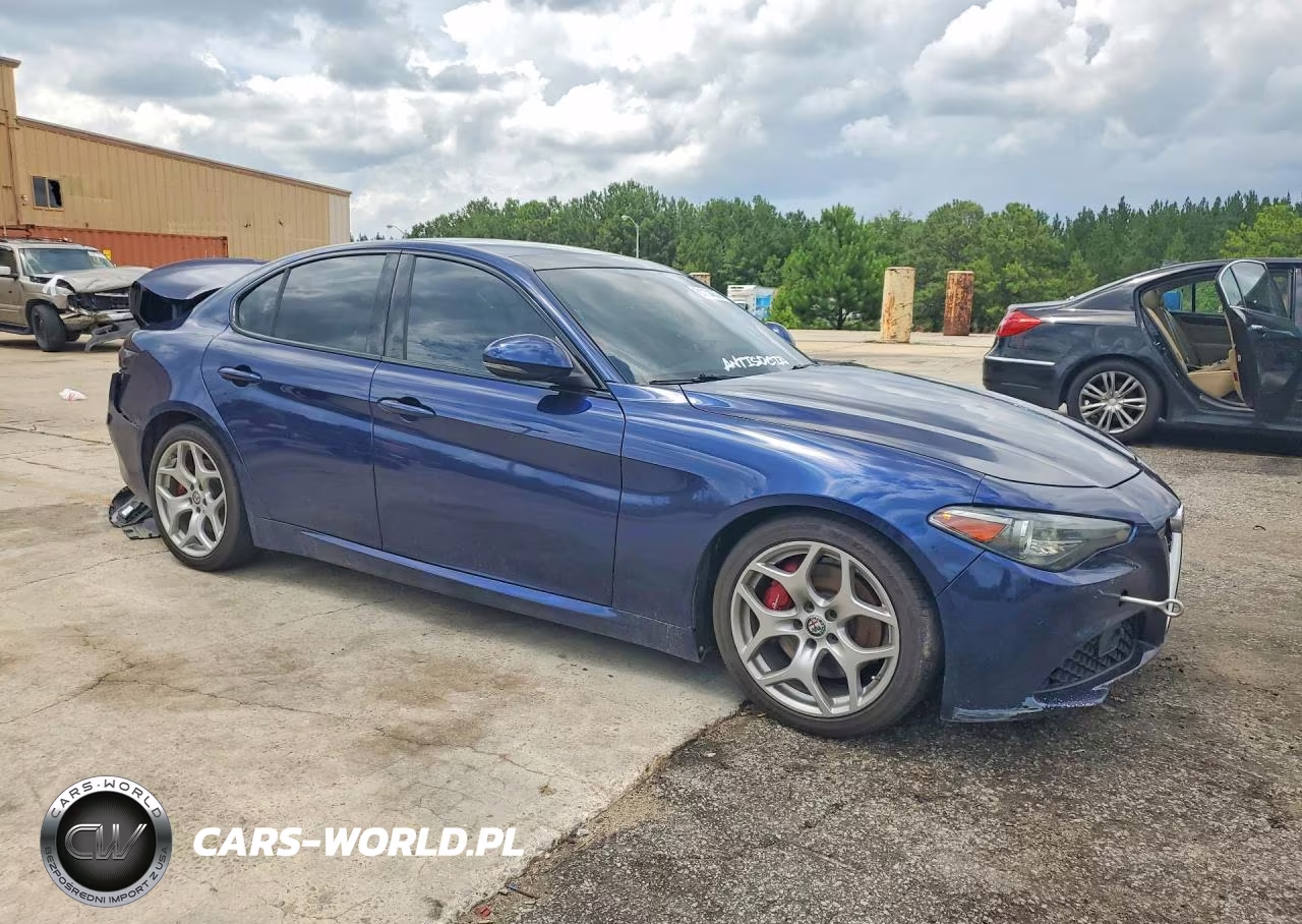2018 Alfa Romeo Giulia Ti VIN:ZARFAECN0J7581056 - 4
