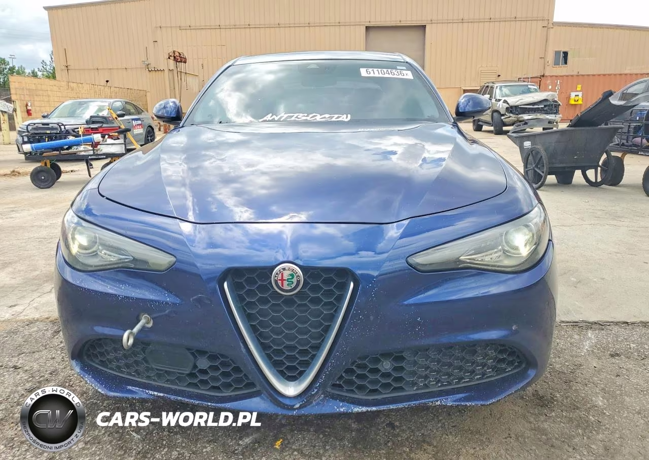 2018 Alfa Romeo Giulia Ti VIN:ZARFAECN0J7581056 - 5